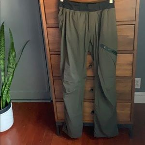 Men’s lululemon breaker pant size L brown/green